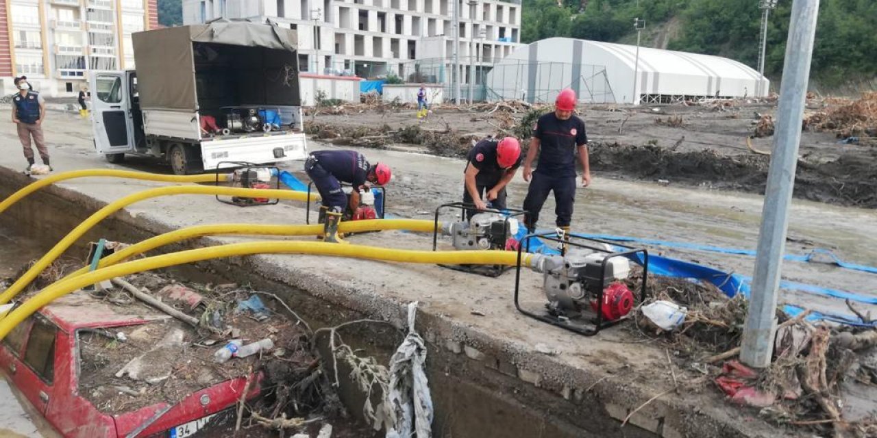 ANTALYA BÜYÜKŞEHİR İTFAİYE EKİBİ KASTAMONU'DA SEL BÖLGESİNDE