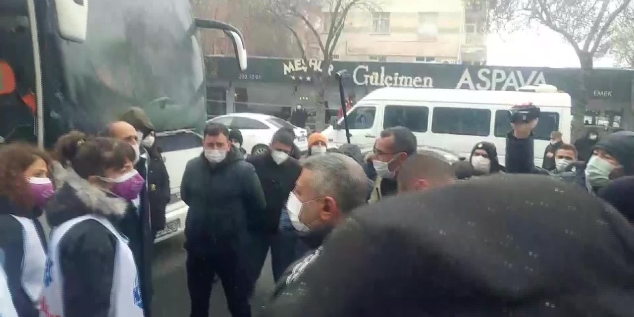 İSTANBUL'DAN ANKARA'YA YÜRÜYEN KESK ÜYELERİNE POLİS MÜDAHALE ETTİ