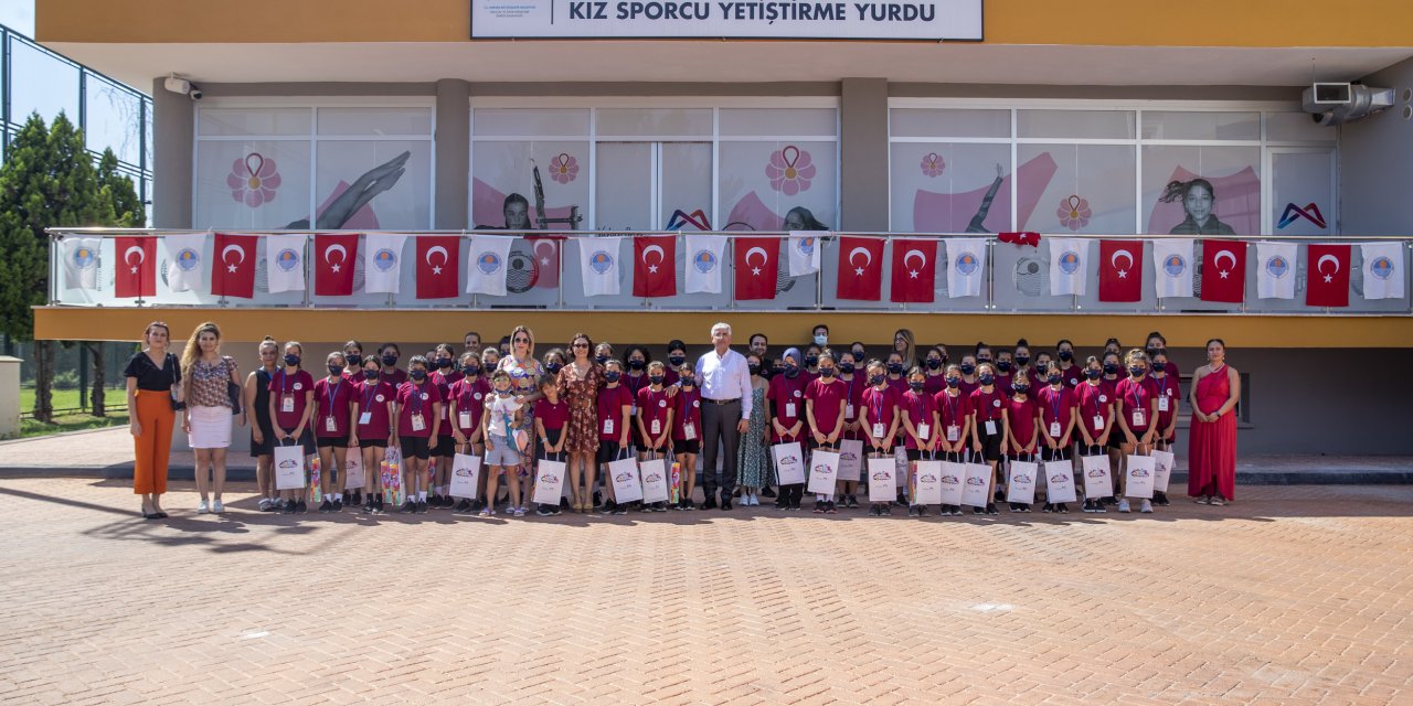 MERSİN BÜYÜKŞEHİR’İN KIR ÇİÇEKLERİ’NE “BASIN YAYIN VE HALKLA İLİŞKİLER” ANLATILDI