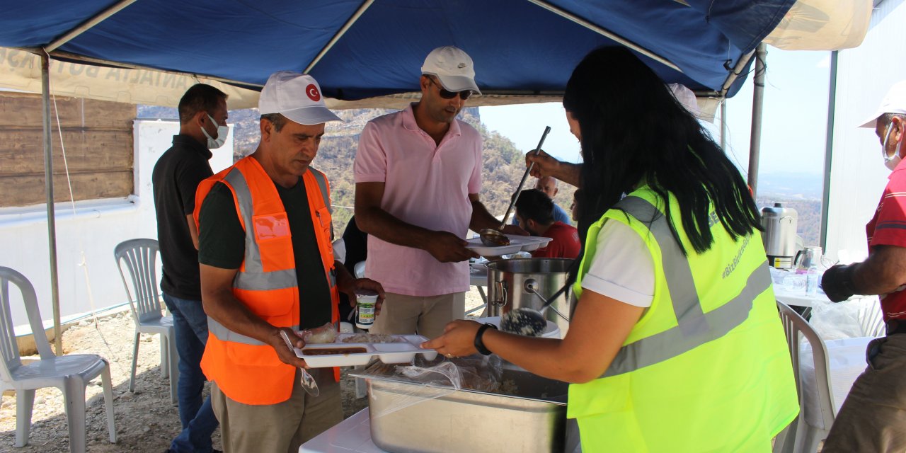 ANTALYA BÜYÜKŞEHİR'DEN YANGINDAN ETKİLENENLERE PSİKOLOJİK DESTEK