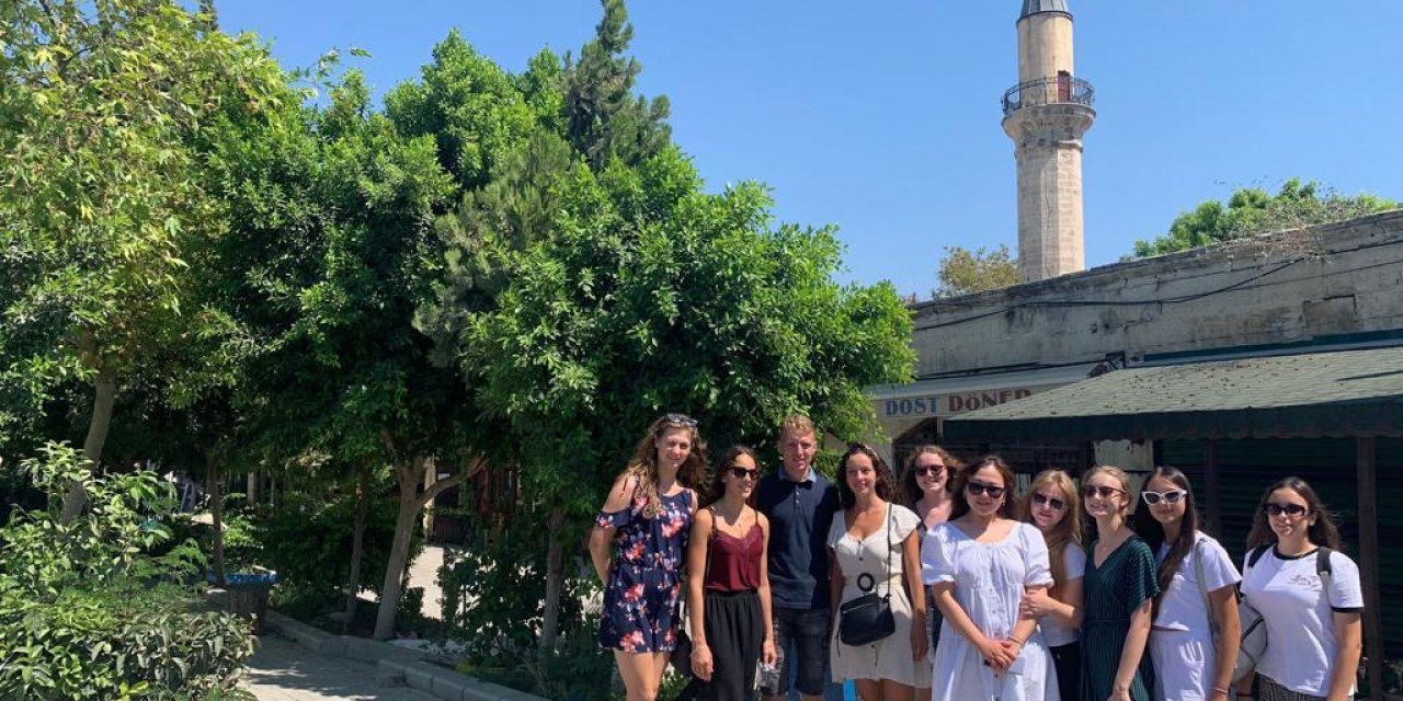 MEZİTLİ BELEDİYESİ'NİN MİSAFİR ÖĞRENCİLERİ TARSUS'U GEZDİ