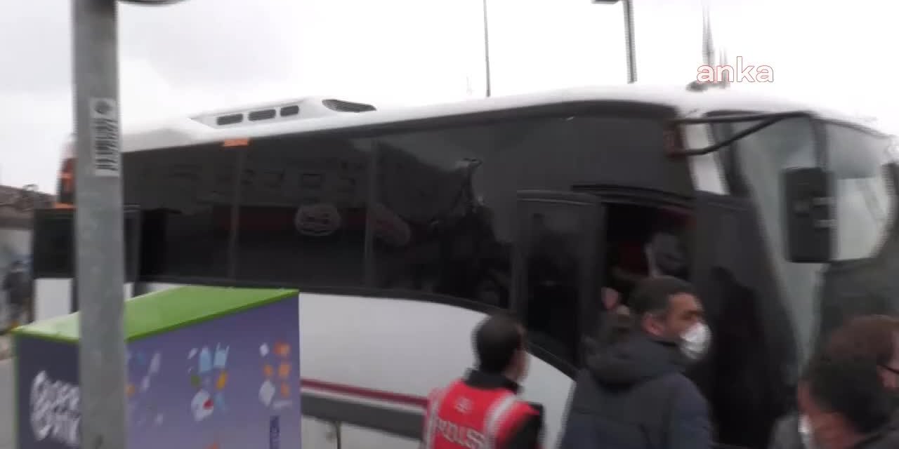 BOĞAZİÇİLİÖĞRENCİLERE DESTEK İÇİN ÇAĞLAYAN'A GİDEN GRUBA POLİS MÜDAHALE ETTİ; ÇOK SAYIDA KİŞİ GÖZALTINA ALINDI