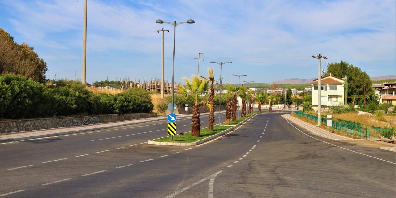 MENDERES'TE YOL ÇALIŞMALARI SÜRÜYOR