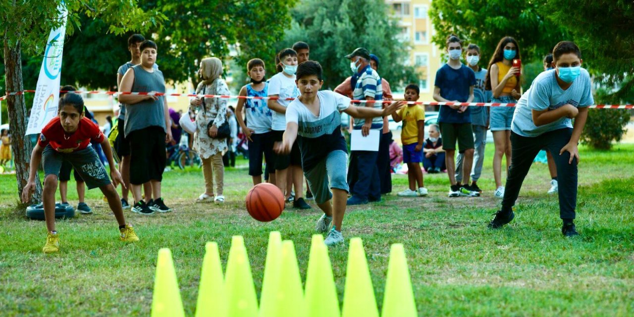 BAYRAKLILI ÇOCUKLAR HEM EĞLENDİ, HEM SPOR YAPTI