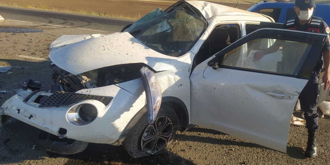 KIRIKKALE’DE DEVRİLEN OTOMOBİLDEN 4 KİŞİ SAĞÇIKTI