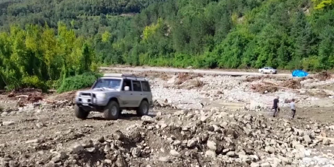 OFF ROAD EKİPLERİ SEL MAĞDURLARININ YARDIMA KOŞTU