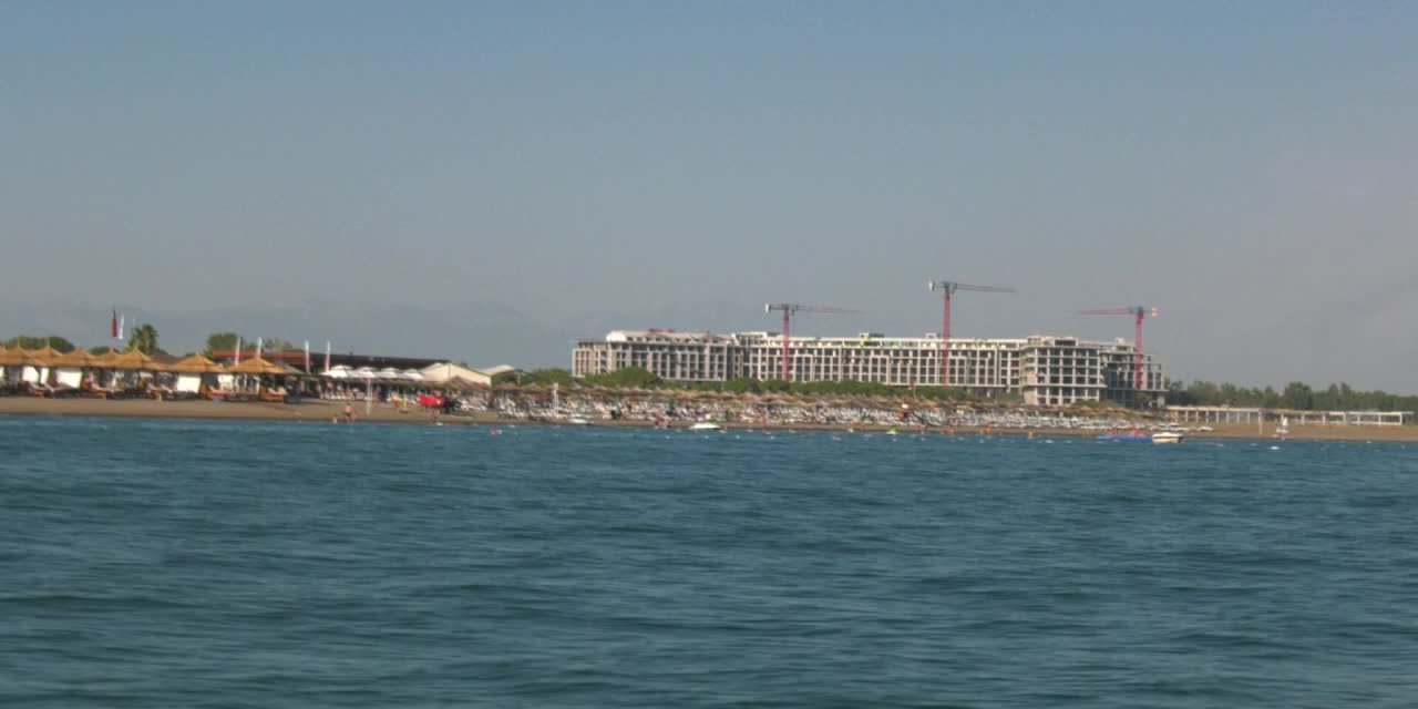 ANTALYA SERİK’TE HAK PLAJI SORUNU: GİRİŞLER YA DENİZDEN YA DA HAVADAN
