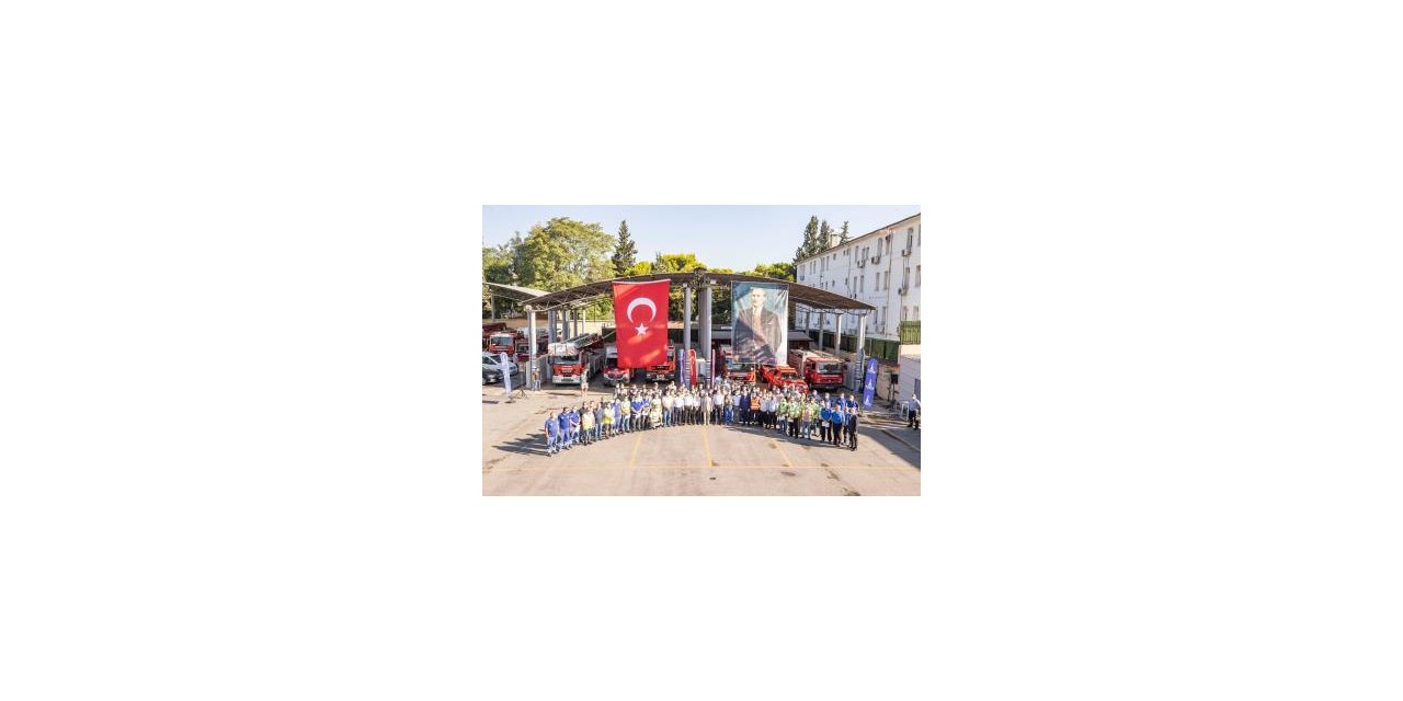 TUNÇ SOYER, YANGIN BÖLGESİNDEN DÖNEN BELEDİYE PERSONELİNİ ZİYARET ETTİ: “BU GURUR TARİF EDİLEMEZ”