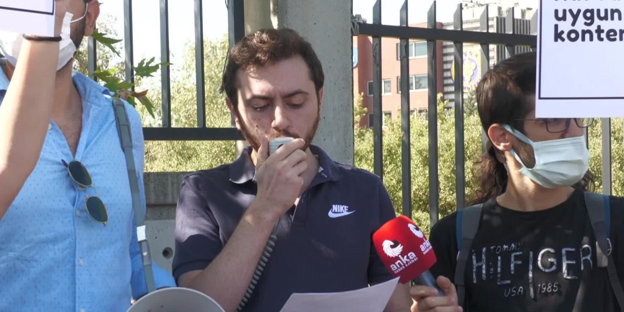İZMİR'DE ÖĞRENCİLERDEN 'YABANCI KONTENJANI' TEPKİSİ: ÜNİVERSİTELER TİCARETHANE DEĞİLDİR, RANTA AÇILMASINI KABUL ETMİYORUZ!