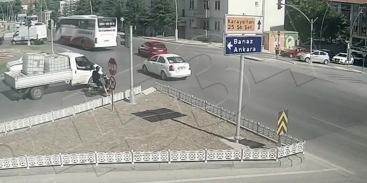 UŞAK’TA EMEKLİ VATANDAŞI TELEFONLA DOLANDIRAN İKİ KİŞİ YAKALANDI