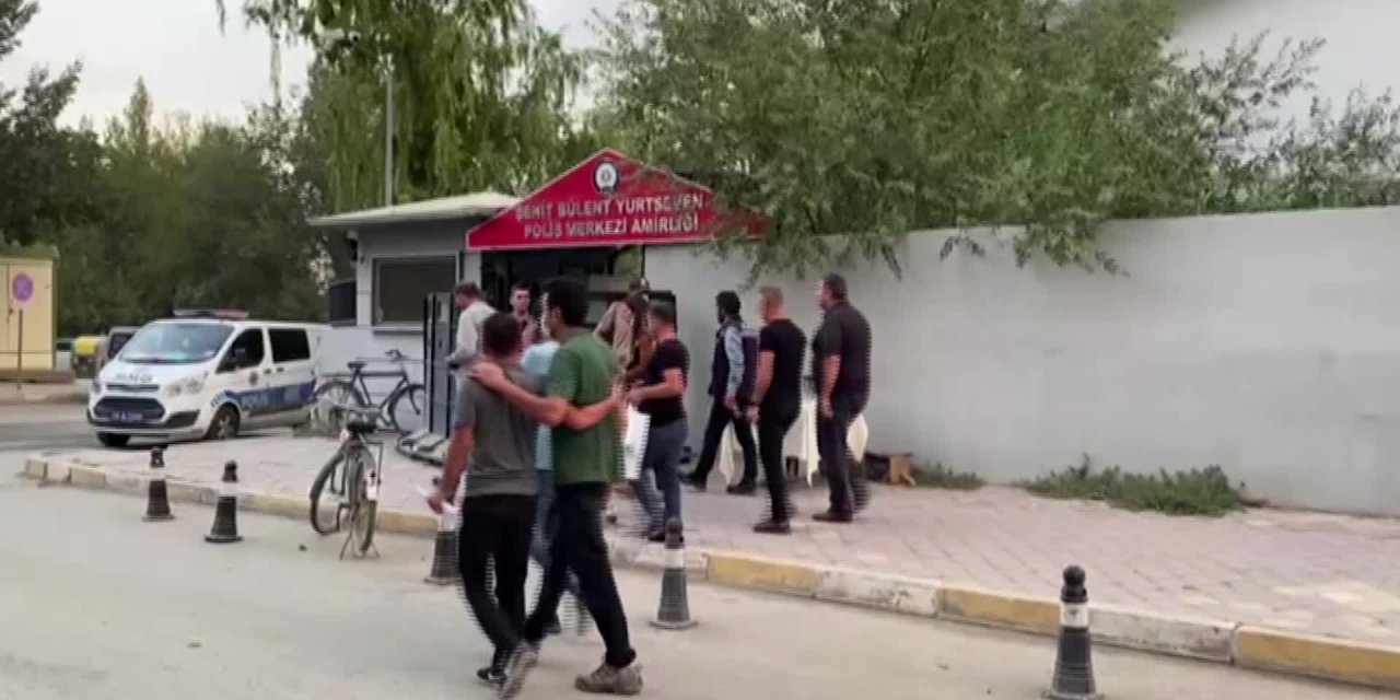 IĞDIR POLİSİ MUHARREM AYI DOLAYISIYLA SU DAĞITIYOR