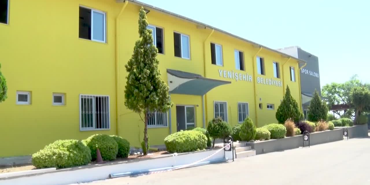 MERSİN BÜYÜKŞEHİR’DEN YENİŞEHİR SPOR SALONU’NDA TADİLAT ÇALIŞMASI