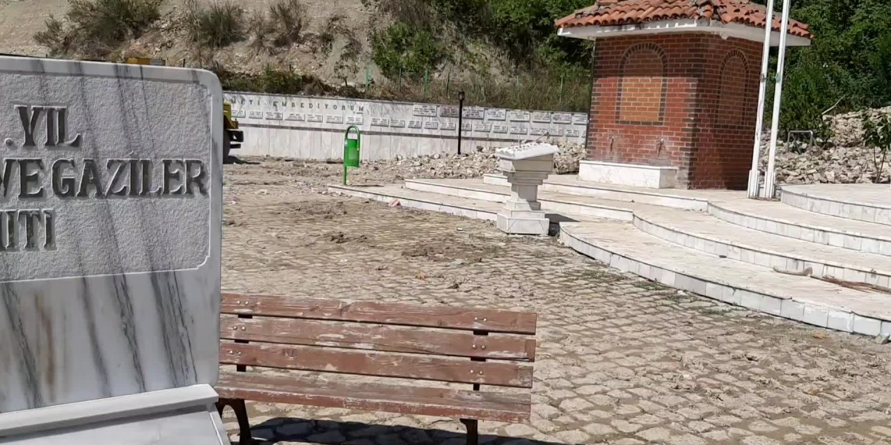 JANDARMA, KASTAMONU’DA TOPRAK ALTINDA KALAN ŞEHİTLİĞİ YENİDEN DÜZENLEDİ