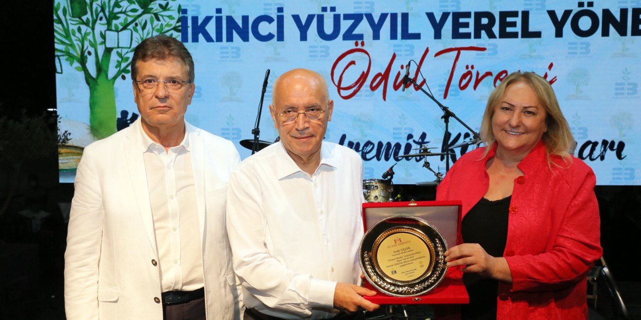 EDREMİT’TEN YENİMAHALLE’YE DERMAN ÖDÜLÜ