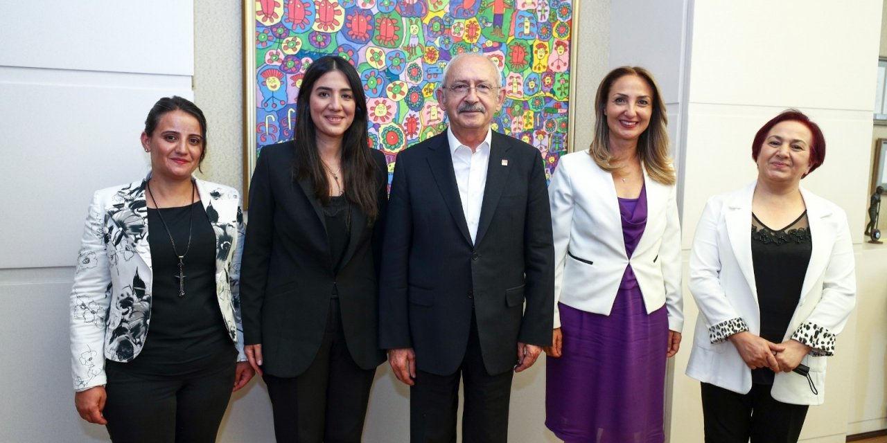 KILIÇDAROĞLU, CHP KADIN KOLLARI’NIN 30 BİNİNCİÜYESİİLE BİR ARAYA GELDİ