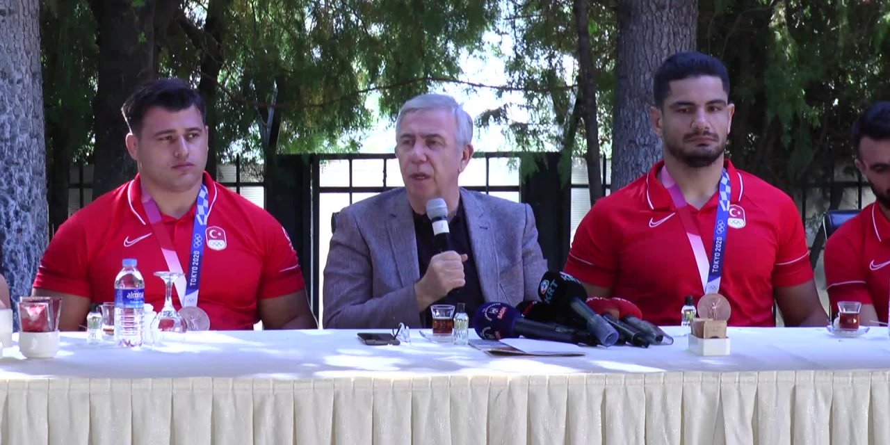 MANSUR YAVAŞ, OLİMPİYATLARA KATILAN SPORCULARLA BULUŞTU: “SİZLERLE GURUR DUYUYORUZ”