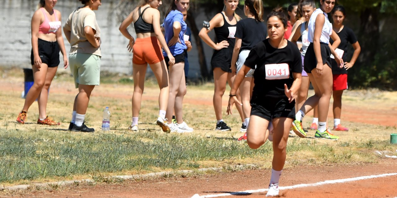 MANİSA'DA SPOR BİLİMLERİ FAKÜLTESİİÇİN GÜNEŞ ALTINDA ZORLU SINAV