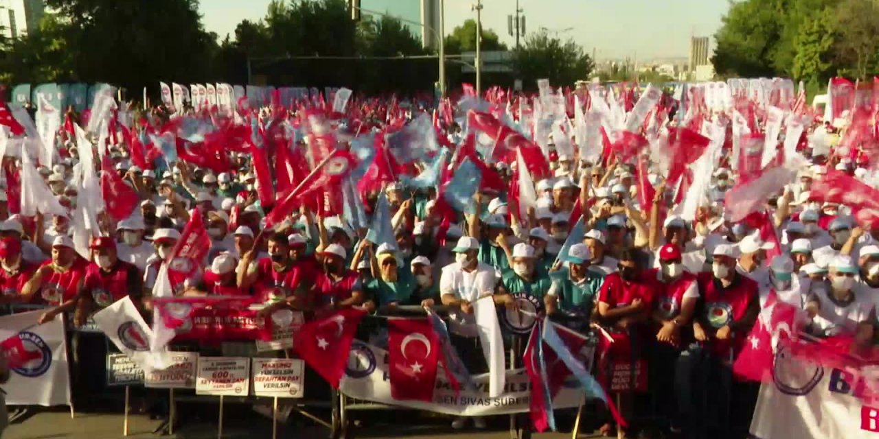 MEMUR-SEN ANKARA'DA MİTİNG YAPTI: "HÜKÜMETTEN MÜZAKERE EDİLEBİLİR BİR TEKLİF BEKLİYORUZ"