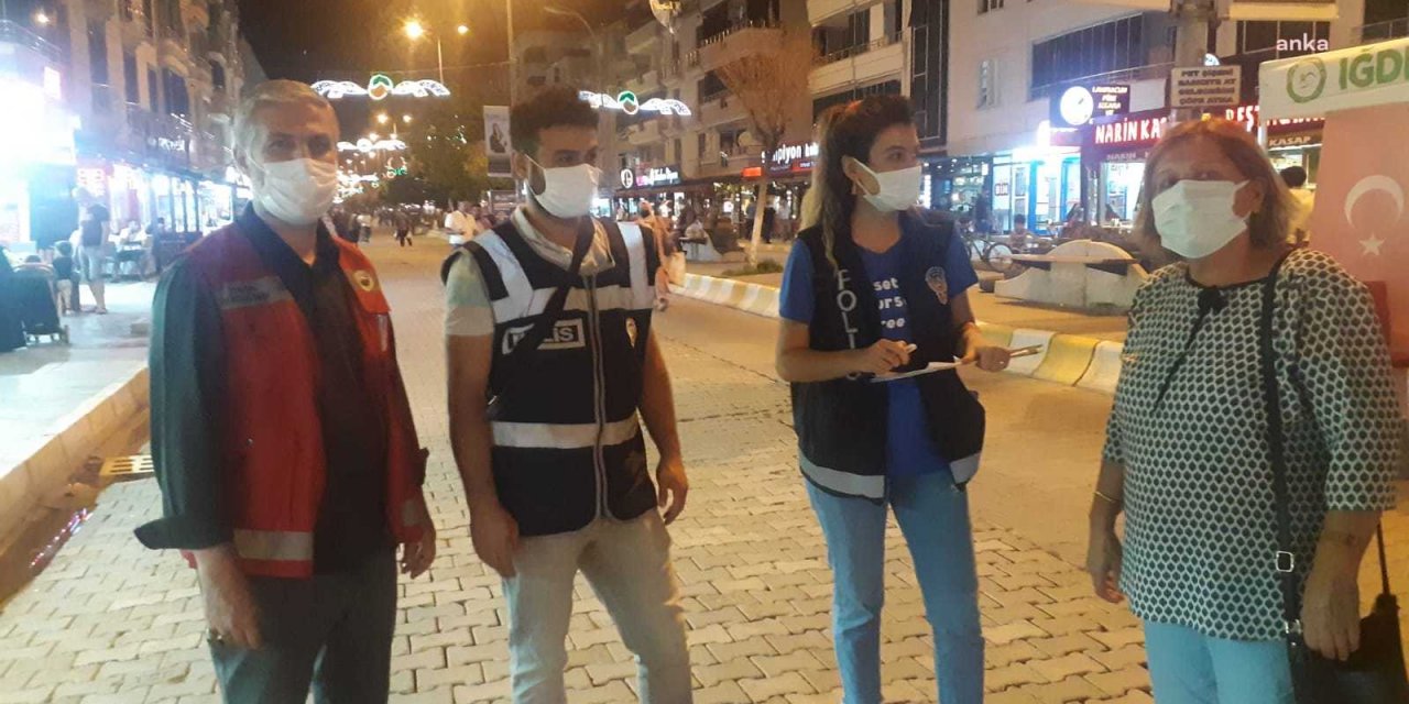 IĞDIR’DA POLİS VE SAĞLIKÇILAR MASKE DENETİMİ YAPIYOR