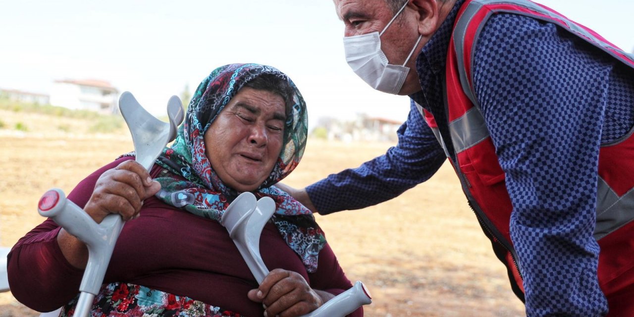 ANTALYA BÜYÜKŞEHİR BELEDİYE BAŞKANI BÖCEK, EMİNE TEYZE'Yİ UNUTMADI