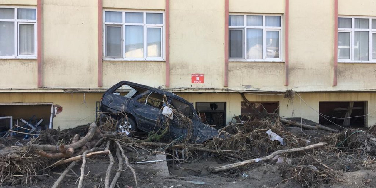 İMO’DAN “BOZKURT” RAPORU: “KENTLERİ YAP-BOZ TAHTASINA ÇEVİREN PLANSIZLIK, SU BASKINLARININ TEMEL NEDENİDİR”