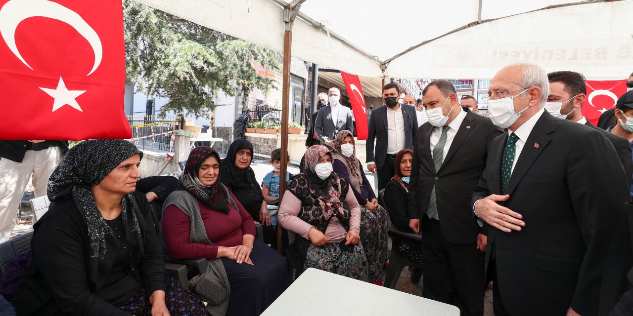 KEMAL KILIÇDAROĞLU, ŞEHİT AİLESİNE TAZİYE ZİYARETİNDE BULUNDU