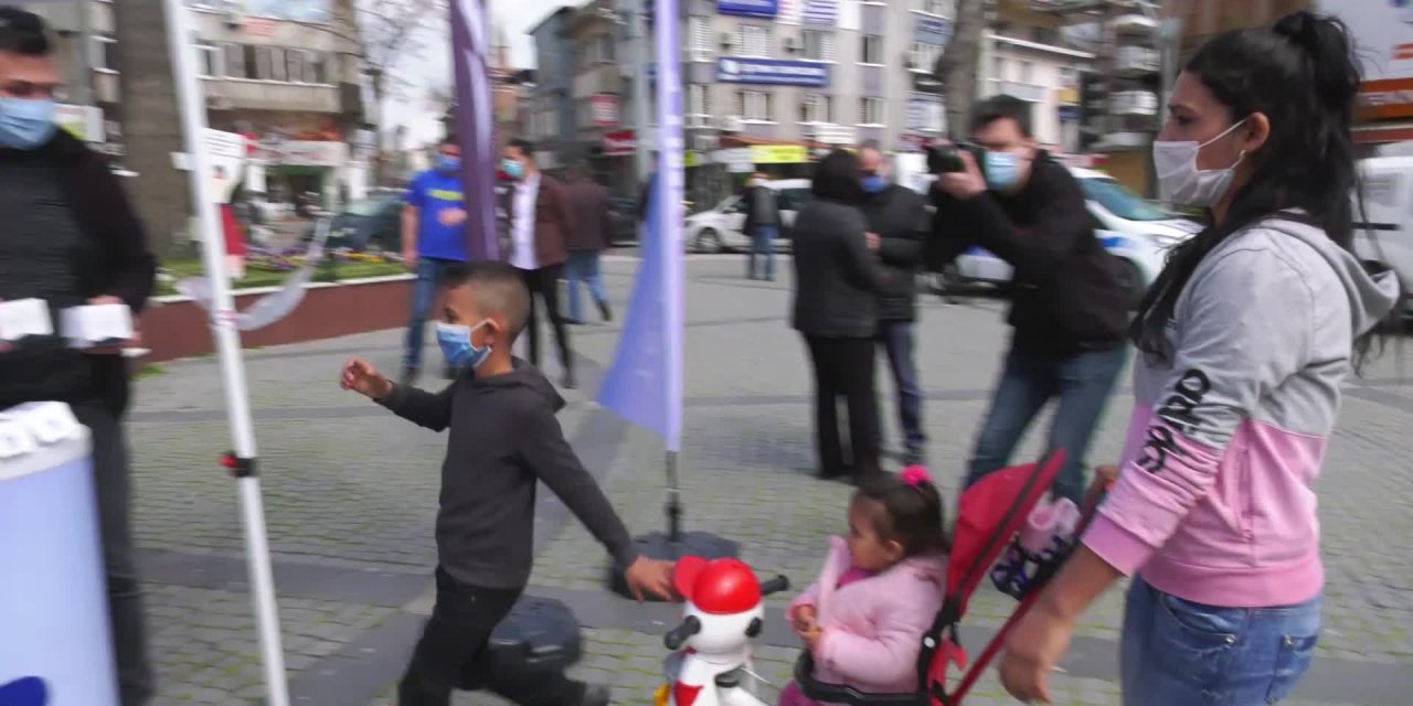 EDREMİT BELEDİYESİ, KANDİL SİMİDİ DAĞITTI