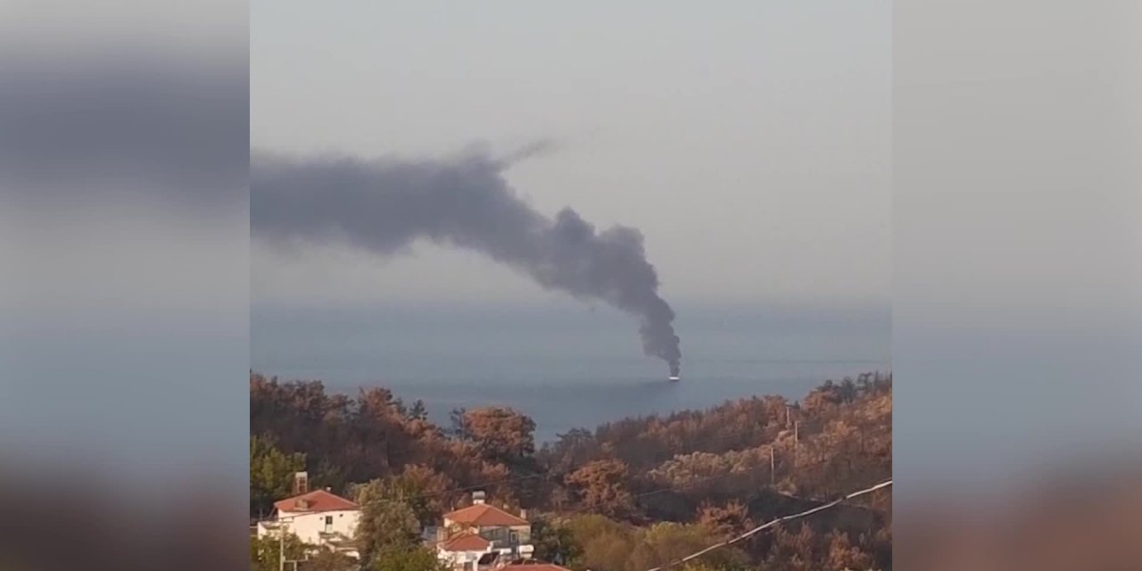 BODRUM’DA 22 METRELİK TEKNE YANARAK SULARA GÖMÜLDÜ