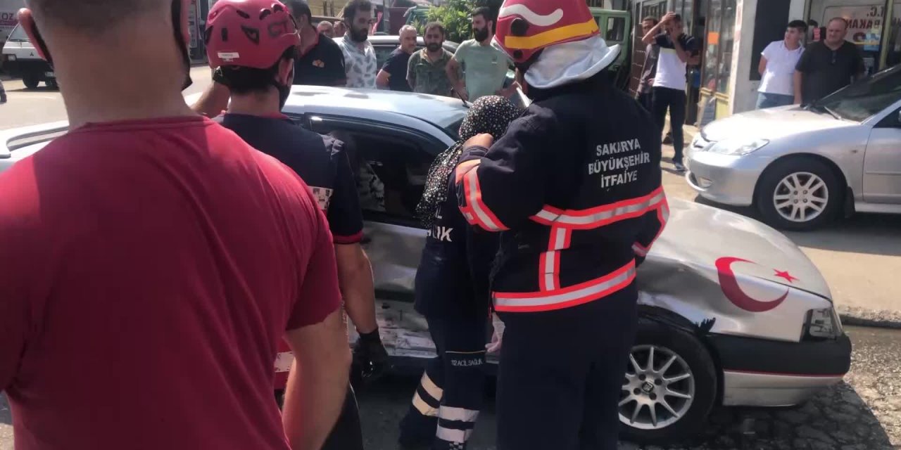 YANGINDAN DÖNEN İTFAİYE EKİBİ, YARALI KURTARDI