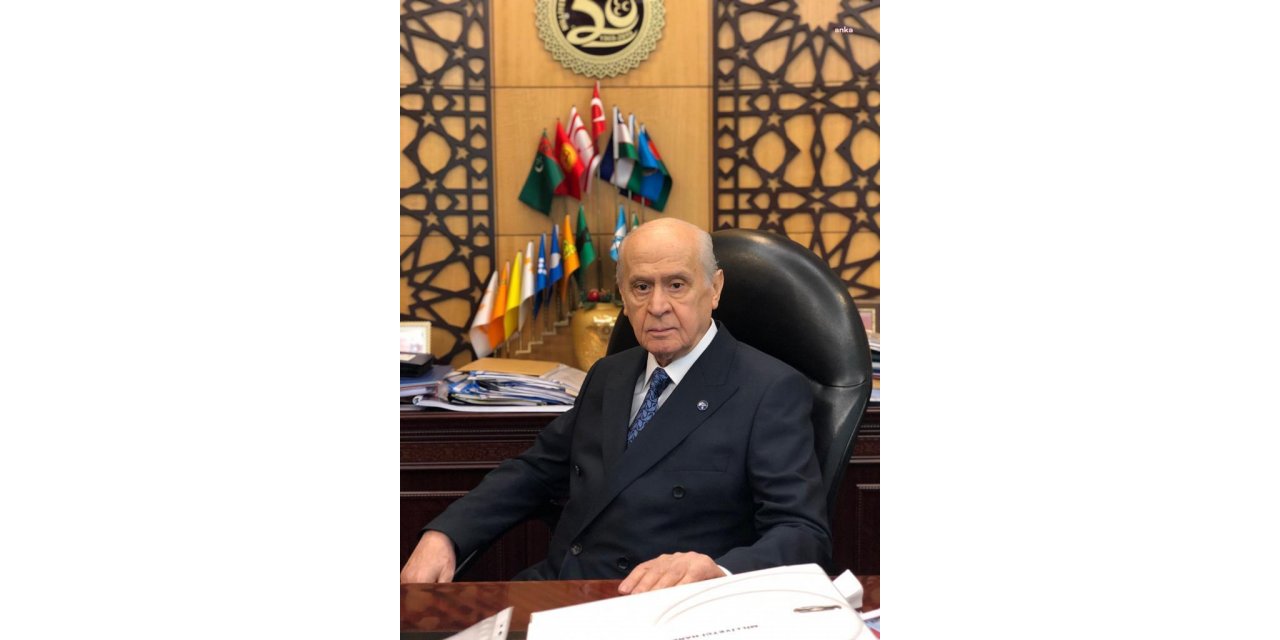 BAHÇELİ: “ÜLKELERİNDEN KAÇMAK İÇİN YABANCILARIN UÇAKLARINA DOLUŞAN İNSANLARIN DRAMATİK TABLOSU KARŞISINDA MİLLİ MÜCADELENİN YENİDEN ELE ALINMASI MECBURİDİR”