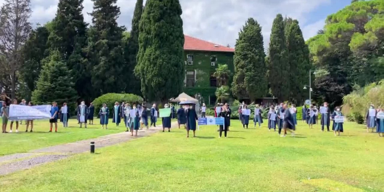 BOĞAZİÇİ'NDE EYLEMLER SÜRÜYOR: "NE MELİH NE NACİ, ÖZGÜR ÖZERK AKADEMİ"