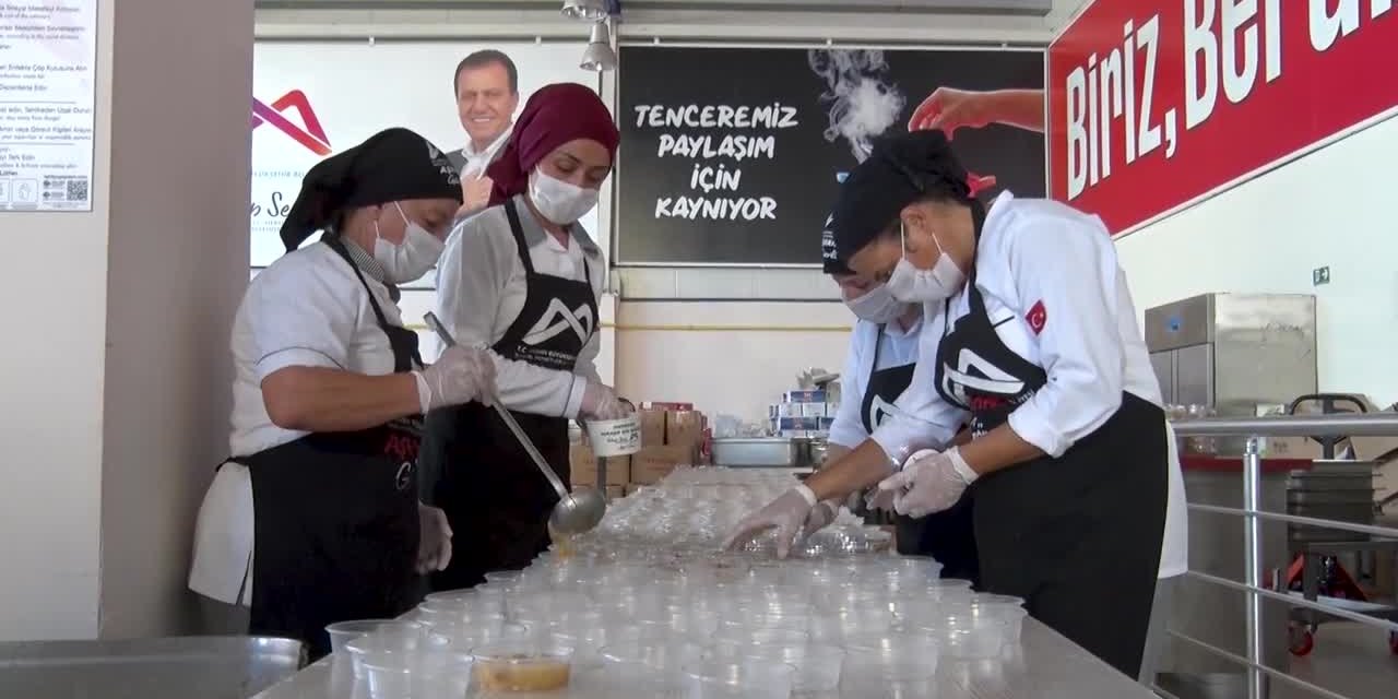 MERSİN BÜYÜKŞEHİR’İN AŞURE KAZANLARI, BİRLİK VE BERABERLİK İÇİN KAYNADI