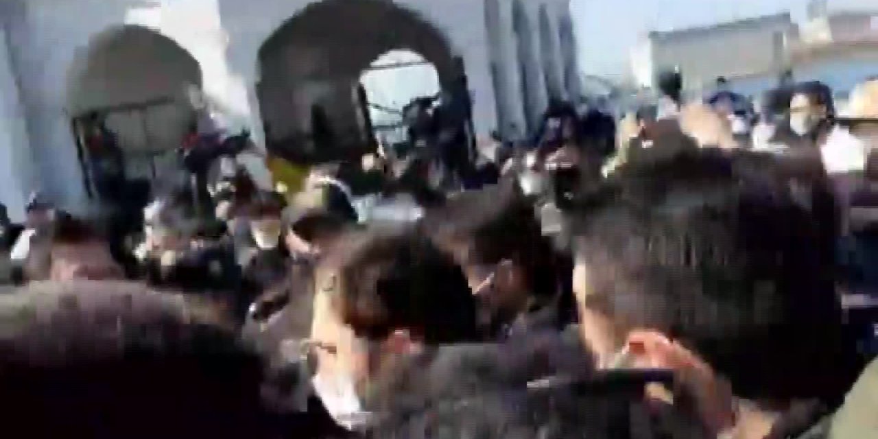 İSTANBUL SÖZLEŞMESİ'NİN FESHEDİLMESİNE KARŞI KADINLAR BİR KEZ DAHA KADIKÖY MEYDANI'NA ÇIKTI