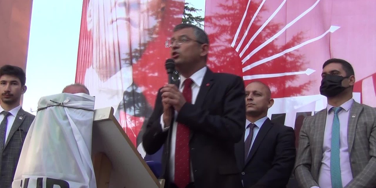 CHP’LİÖZGÜR ÖZEL: “BİZ ZAVALLI GÖÇMENE KARŞI DEĞİLİZ. GÖÇMEN YARATAN POLİTİKALARA, POLİTİKACILARA KARŞIYIZ”
