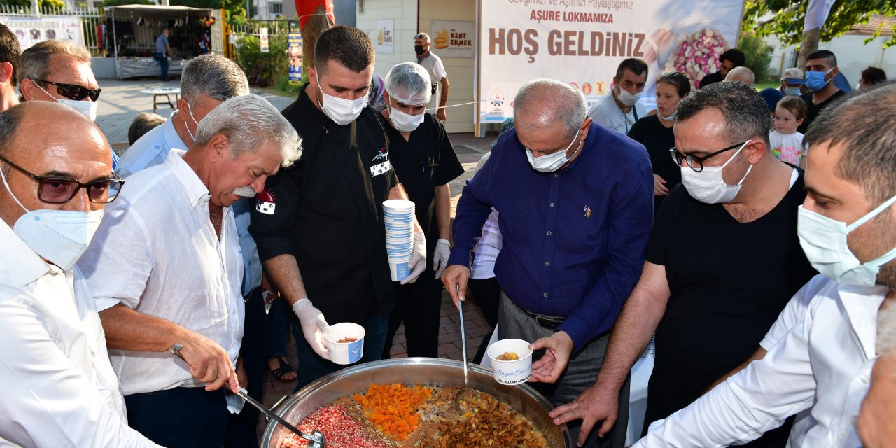ÇİĞLİ’DE AŞURE İKRAMI