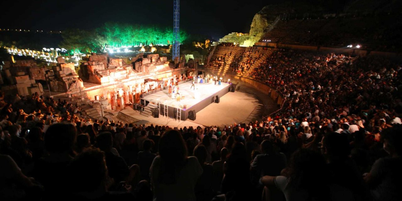 4. ULUSLARARASI EFES OPERA VE BALE FESTİVALİ 'CARMEN' İLE BAŞLADI
