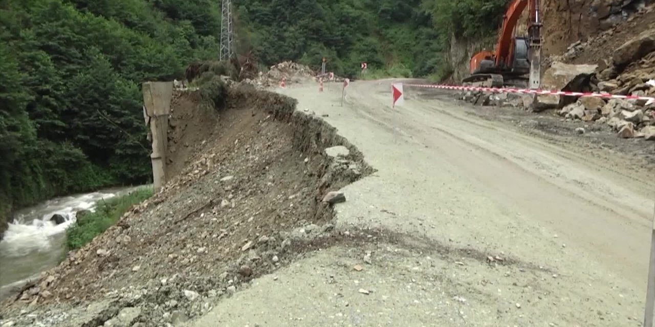 TRABZON YOMRA’DA BİTMEYEN YOLDAN ŞİKAYET EDEN YURTTAŞ: “BİTMEDİ, DÖŞENMEDİ, ONLARCA İNSAN ÖLDÜ”