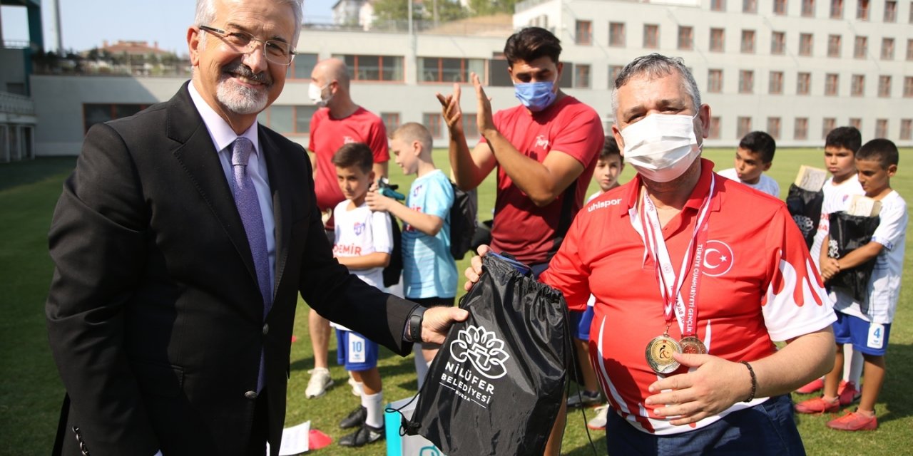 NİLÜFERLİŞAMPİYONLARA BELEDİYE BAŞKANI ERDEM’DEN ÖDÜL
