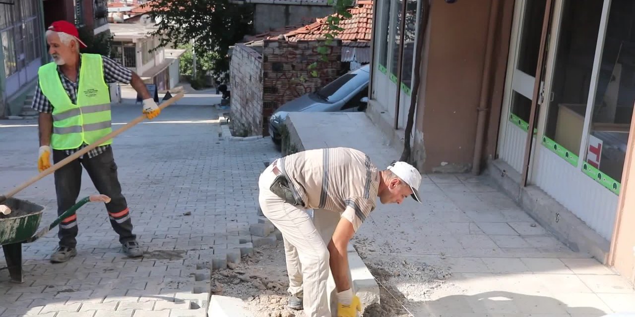 BAYRAKLI'DA KİLİT PARKE HAMLESİ