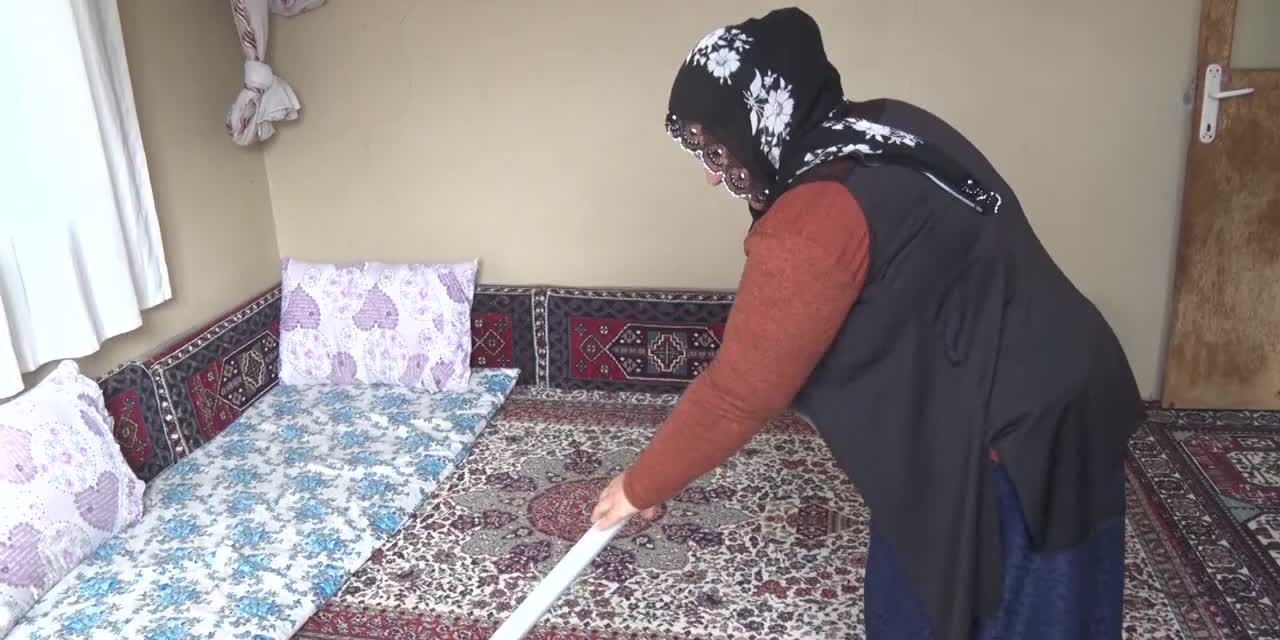 MERSİN BÜYÜKŞEHİR BELEDİYESİ'NİN OKUMA YAZMA KURSLARINDA 30 KADIN EĞİTİM ALIYOR
