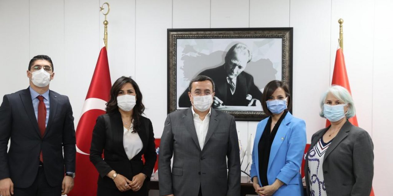 İZMİR'DE İMZALAR SÜRDÜRÜLEBİLİR ÇEVRE İÇİN ATILDI
