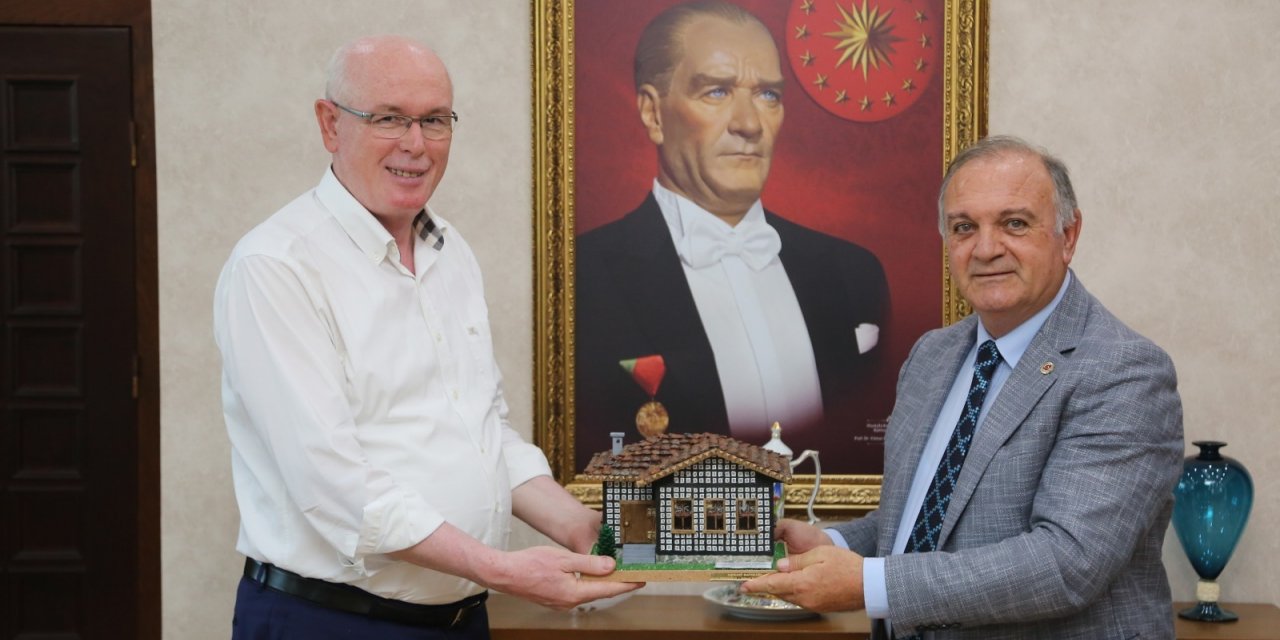 ARHAVİ BELEDİYE BAŞKANI KURDOĞLU’DAN ODUNPAZARI BELEDİYE BAŞKANI KURT’A TEŞEKKÜR ZİYARETİ