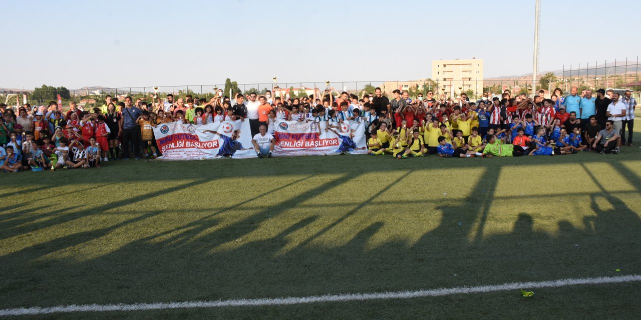 KIRIKKALE’DE ‘FUTBOL ŞENLİĞİ’NİN KAZANINI DOSTLUK OLDU