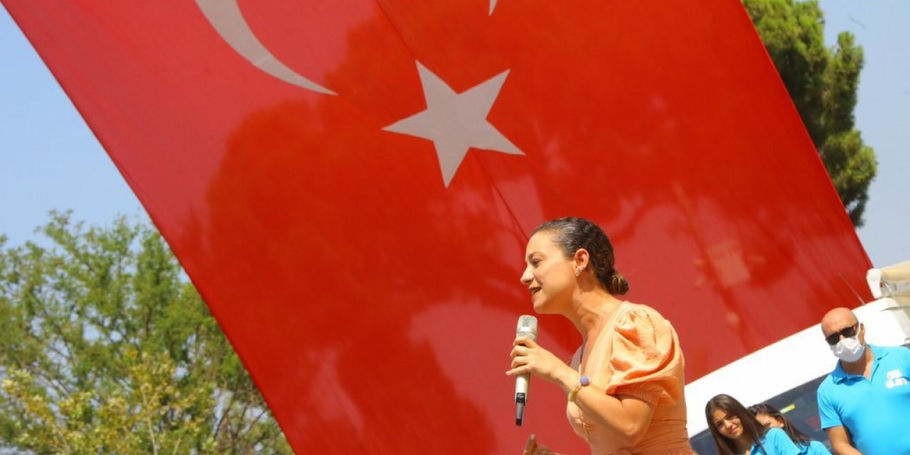 EFES SELÇUK'TA BÜYÜK TAARRUZ, KURTULUŞ YOLU ANITI’NDA KUTLANDI