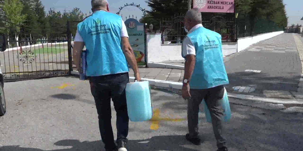 ÇANKAYA BELEDİYESİ'NDEN OKULLARA TEMİZLİK MALZEMESİ, ÖĞRENCİLERE HİJYEN SETİ