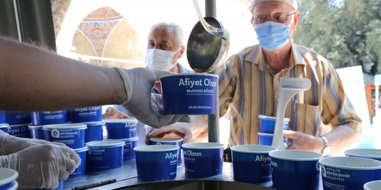 ANTALYA BÜYÜKŞEHİR, AŞURE DAĞITTI