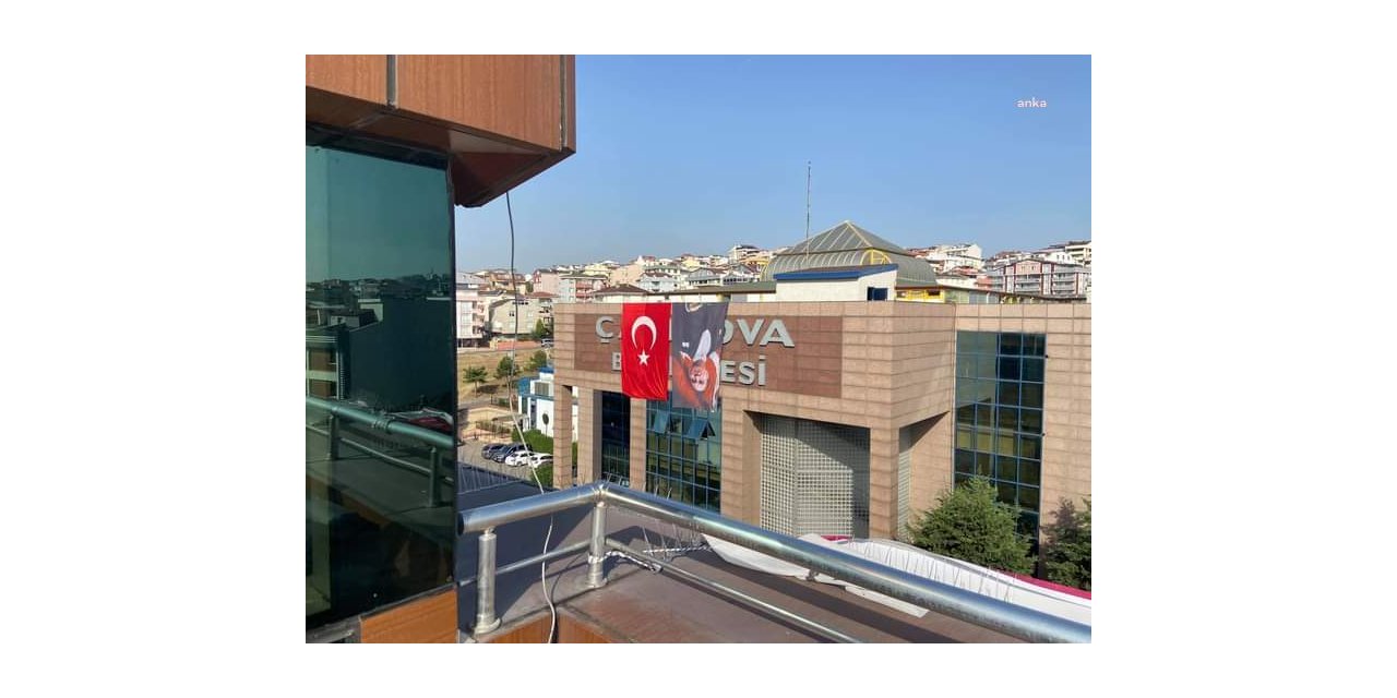 AKP'LİÇAYIROVA BELEDİYESİ ATATÜRK FOTOĞRAFINI TERS ASTI