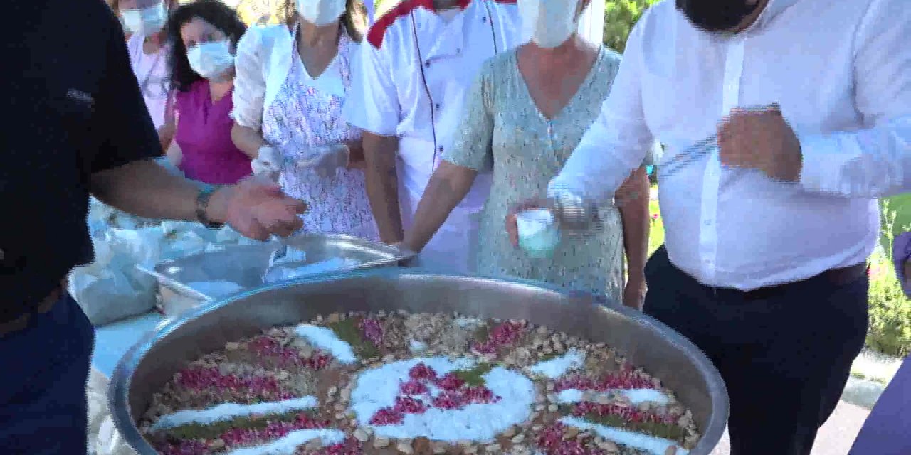 BELEDİYE BAŞKANI KILIÇ’TAN BUCALILARA AŞURE İKRAMI