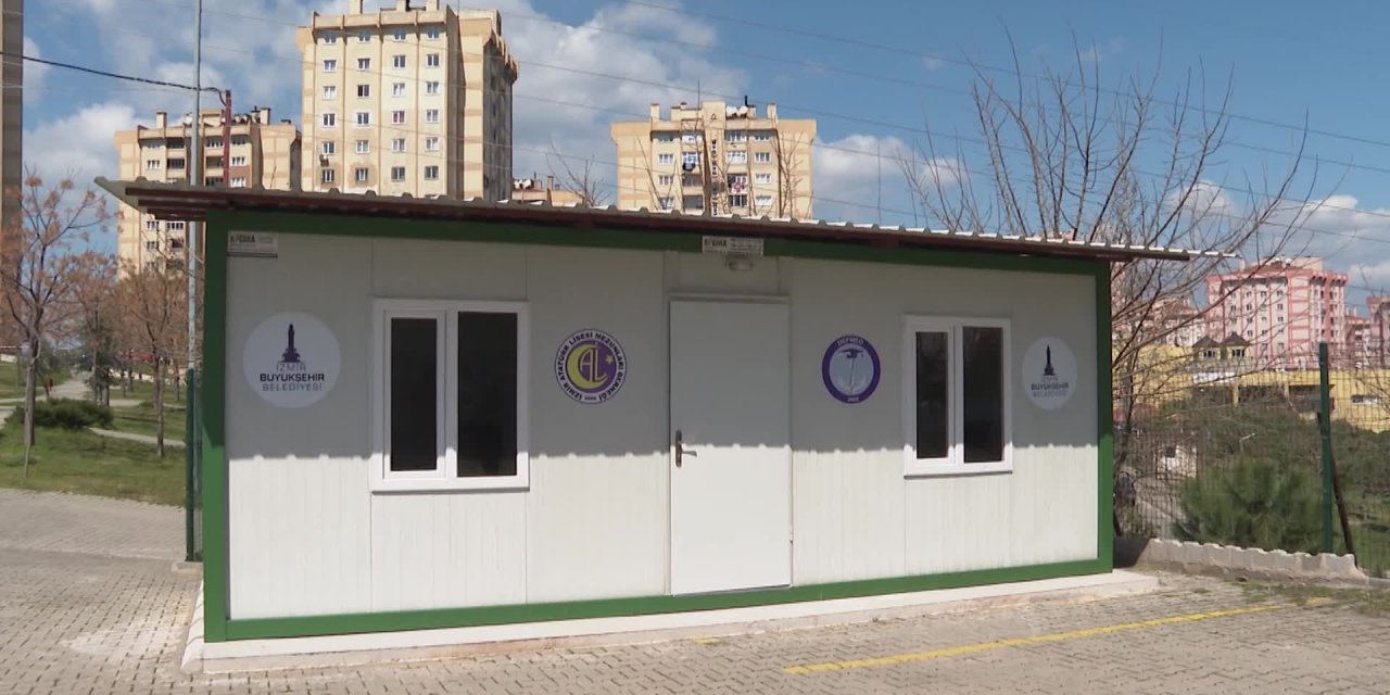 İZMİR’DE DEPREMZEDE ÇOCUKLARA EBA ERİŞİMLİ MOBİL DERSLİK