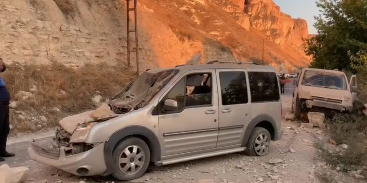 ŞANLIURFA’DA DAĞDAN KOPAN KAYA PARÇALARI, 3 KİŞİYİ YARALADI